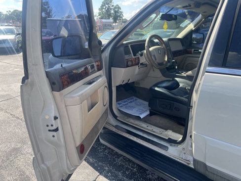 Used 2004 Lincoln Navigator Luxury image 9