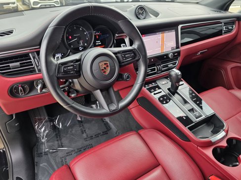 Used 2023 Porsche Macan Turbo image 4