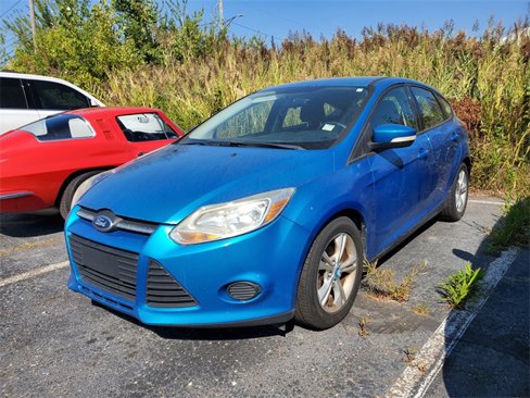 Used 2013 Ford Focus SE w/ SE Winter Pkg image 2