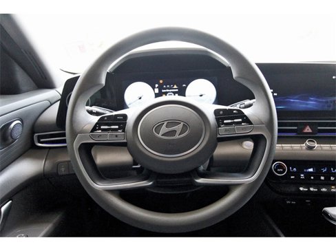 Used 2024 Hyundai Elantra SEL image 16