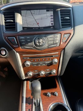 Used 2017 Nissan Pathfinder Platinum image 16