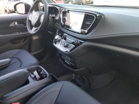New 2025 Chrysler Pacifica Select image 11