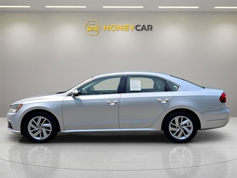 Used 2018 Volkswagen Passat 2.0T SE image 32