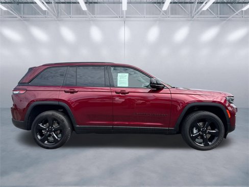 Certified 2023 Jeep Grand Cherokee Altitude image 3