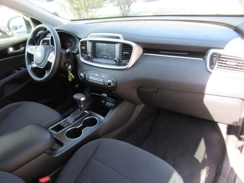 Used 2019 Kia Sorento LX image 10