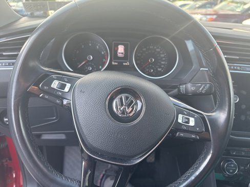 Used 2018 Volkswagen Tiguan SE image 11