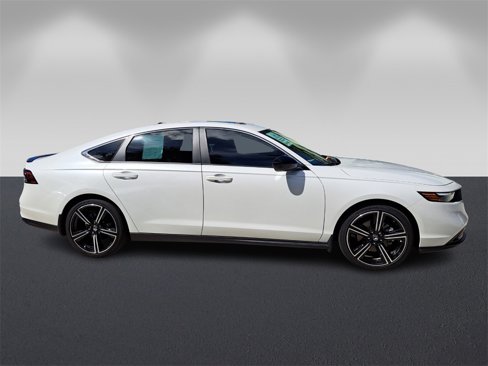 Used 2025 Honda Accord Sport image 2