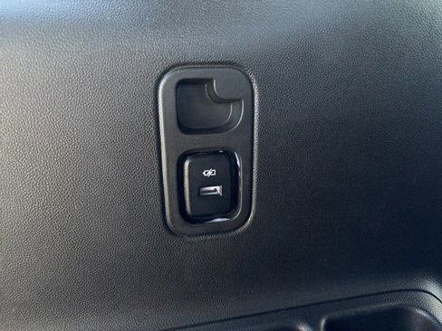 Used 2023 Chevrolet Traverse LT image 36