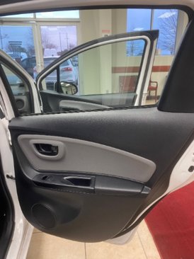 Used 2015 Toyota Yaris L image 14