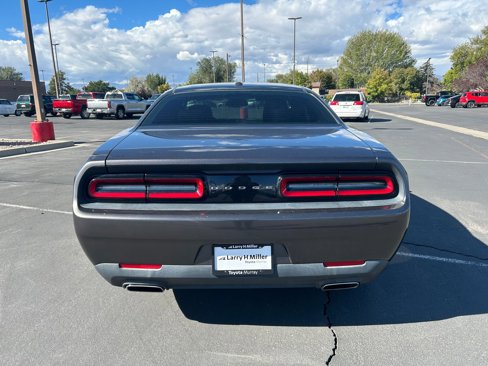 Used 2016 Dodge Challenger SXT image 4
