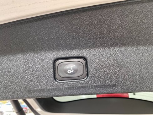 Used 2019 Ford Explorer XLT w/ Equipment Group 202A image 12