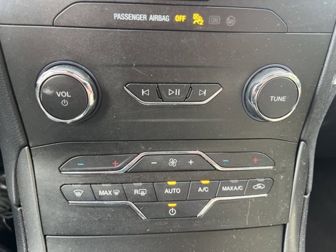 Certified 2020 Ford Edge SE image 20