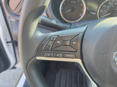 Used 2018 Nissan Kicks S image 28