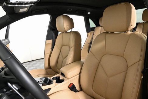 Certified 2025 Porsche Macan image 5