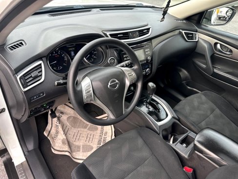 Used 2015 Nissan Rogue SV w/ SV Moonroof Package image 15