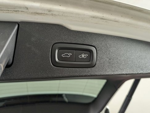 Used 2020 Volvo V60 T5 Cross Country w/ Protection Package Premier image 11