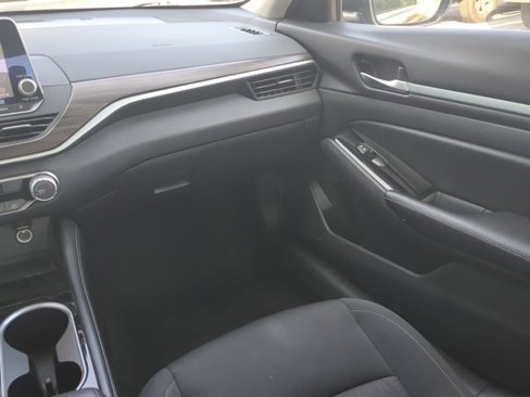 Used 2023 Nissan Altima 2.5 SV image 14