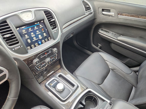 Used 2019 Chrysler 300 Limited image 27