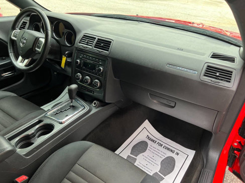 Used 2014 Dodge Challenger SXT image 15