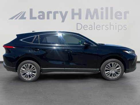 Used 2022 Toyota Venza XLE image 6