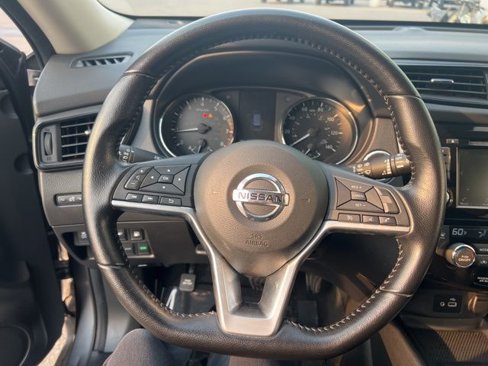 Used 2020 Nissan Rogue SV image 14