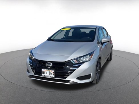 Used 2023 Nissan Versa SV image 4