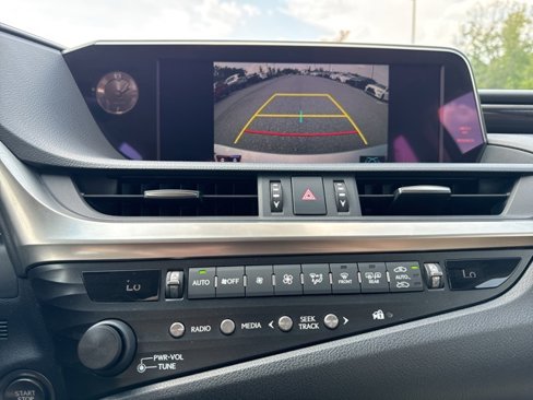 Used 2019 Lexus ES 350 Luxury image 18