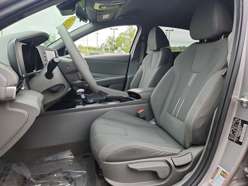 Used 2023 Hyundai Elantra SEL image 13