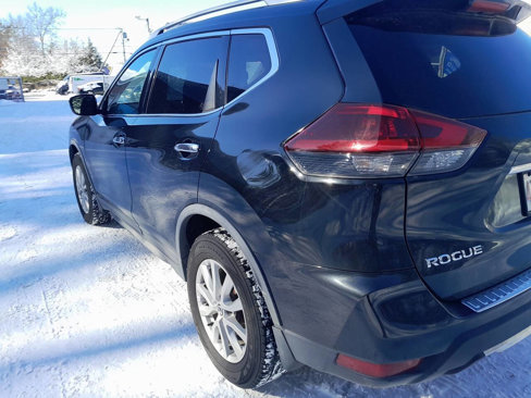 Used 2018 Nissan Rogue SV image 8