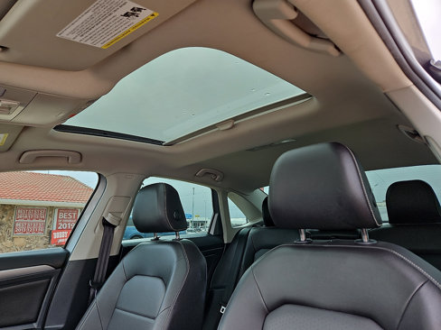 Used 2024 Volkswagen Jetta SE image 10