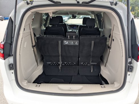 Used 2021 Chrysler Pacifica Touring-L image 32