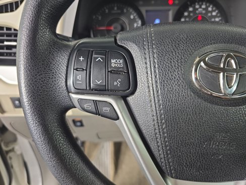 Used 2016 Toyota Sienna LE image 15