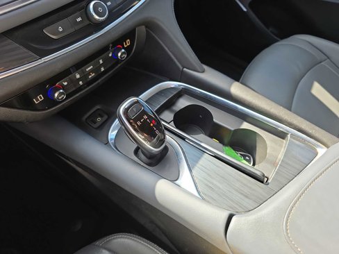 Used 2019 Buick Enclave Essence image 16