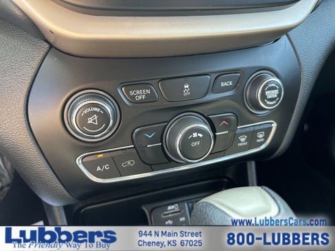 Used 2018 Jeep Cherokee Latitude w/ Mobile Office Group image 17