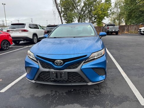 Used 2019 Toyota Camry SE image 2