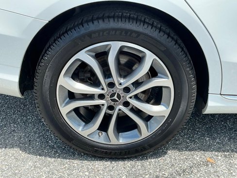Used 2018 Mercedes-Benz C 300 4MATIC Sedan image 5