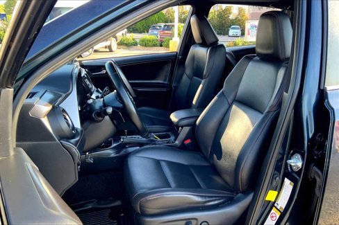 Used 2018 Toyota RAV4 SE image 7