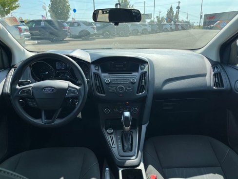 Used 2016 Ford Focus SE w/ SE Power Seat Package image 16