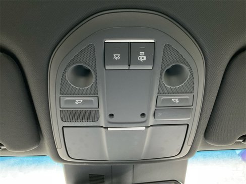 Used 2023 Genesis G70 2.0T image 29