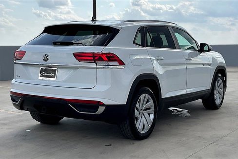 Used 2021 Volkswagen Atlas Cross Sport SE image 2