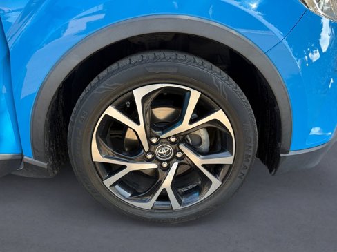 Used 2019 Toyota C-HR XLE image 14