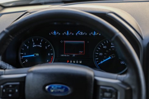 Used 2018 Ford Expedition XLT image 23