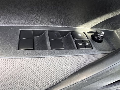 Used 2020 Toyota Corolla LE image 18