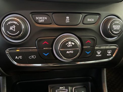 Used 2014 Jeep Cherokee Trailhawk w/ Comfort/Convenience Group image 32