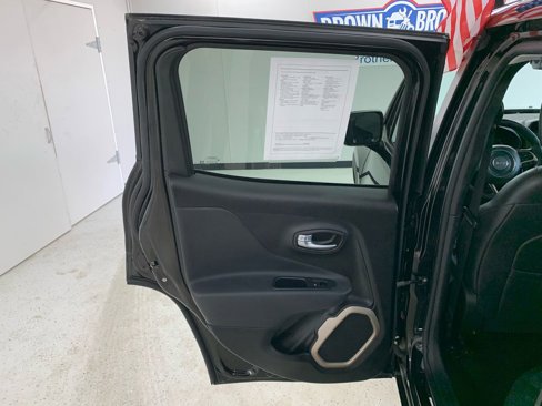 Used 2017 Jeep Renegade Limited image 19