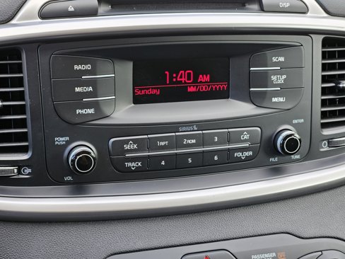 Used 2017 Kia Sorento L image 24