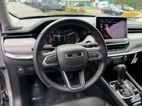 Certified 2022 Jeep Compass Limited image 13