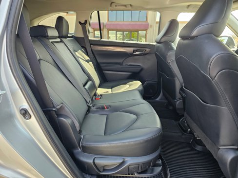 Used 2020 Toyota Highlander Limited image 13