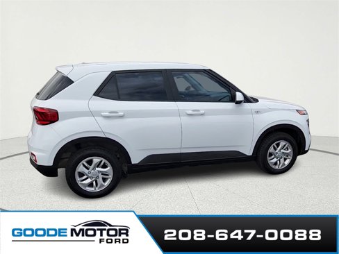 Used 2022 Hyundai Venue SE image 3