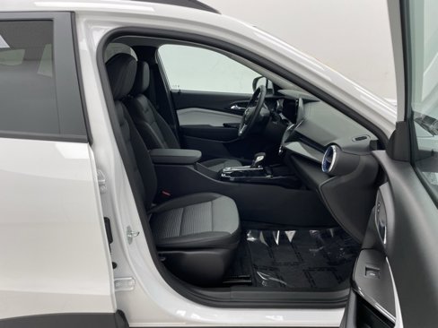 Certified 2024 Chevrolet Trax LT w/ Driver Confidence Package image 13